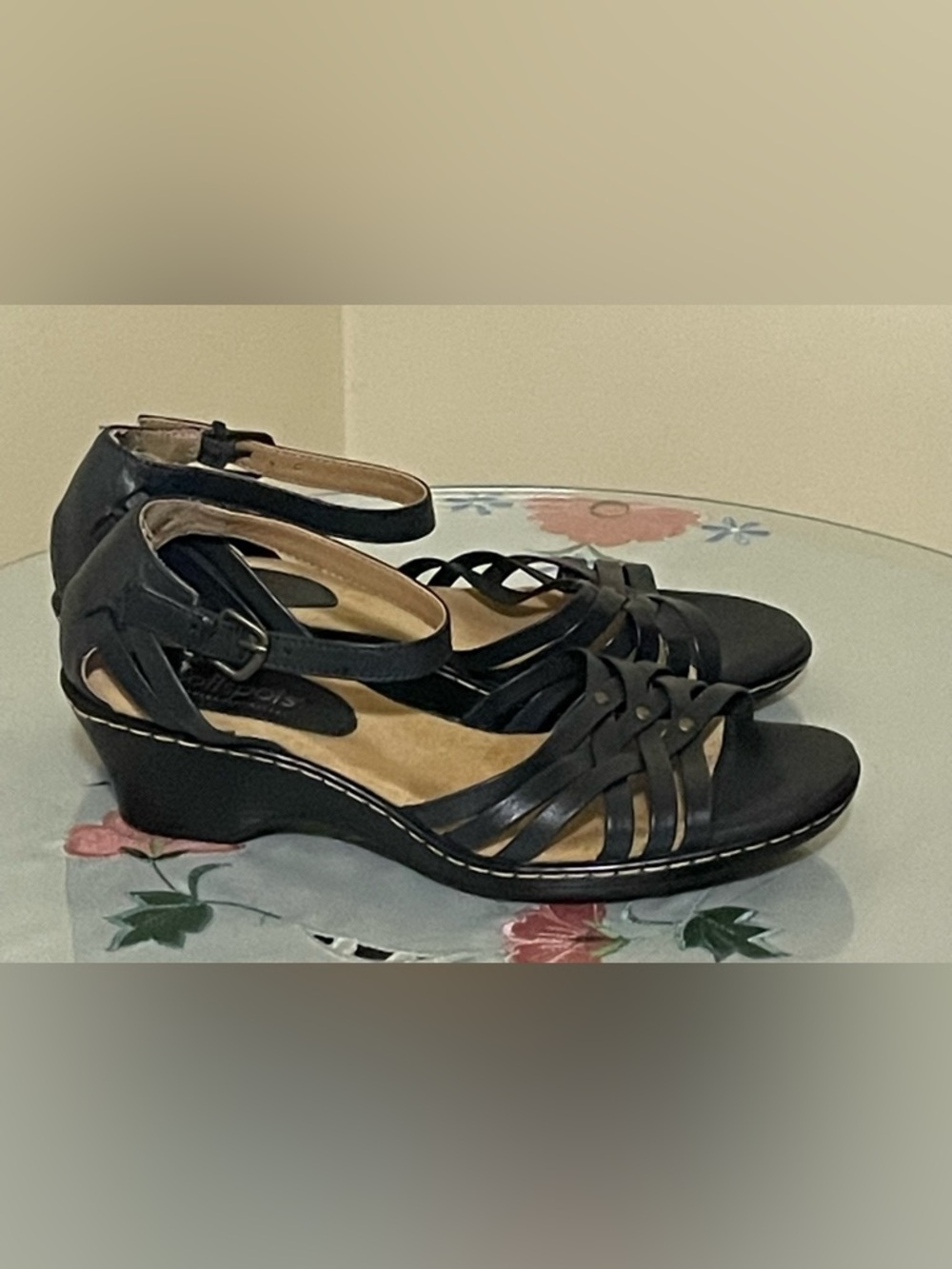 Women's Gray Leather Softspots Sandals with Ankle Strap Size 7